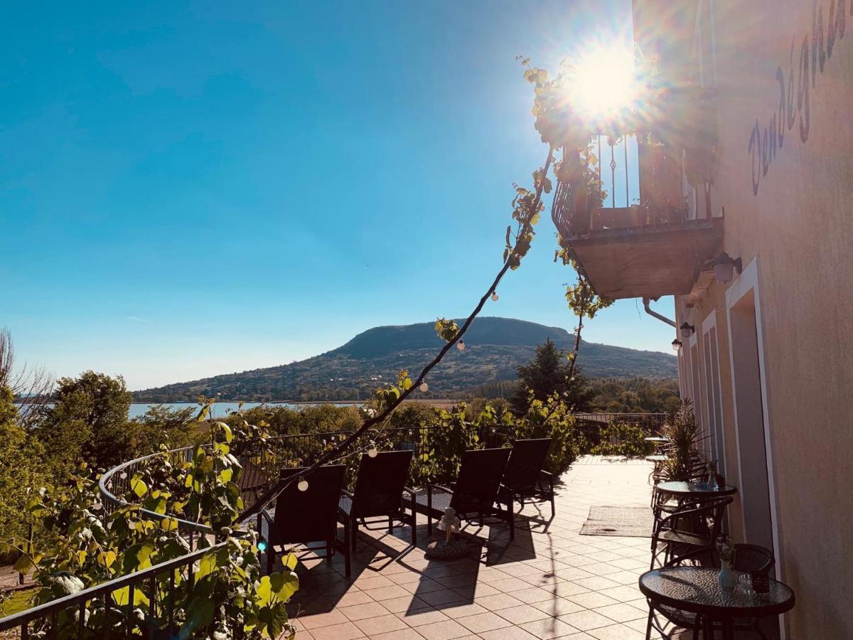 Sipos Borhaz Es Vendeghaz Hotel Badacsonyörs Exterior foto