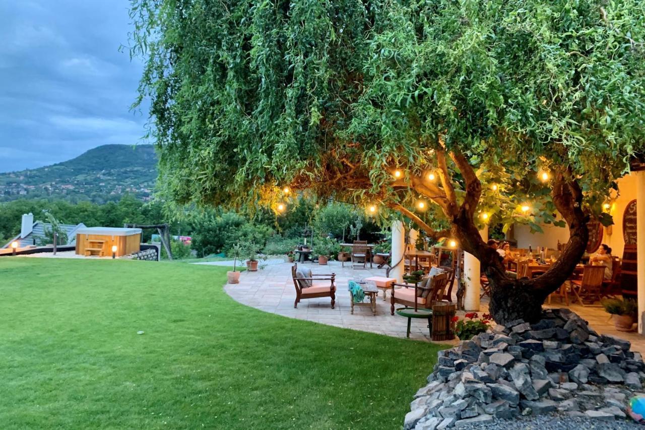 Sipos Borhaz Es Vendeghaz Hotel Badacsonyörs Exterior foto