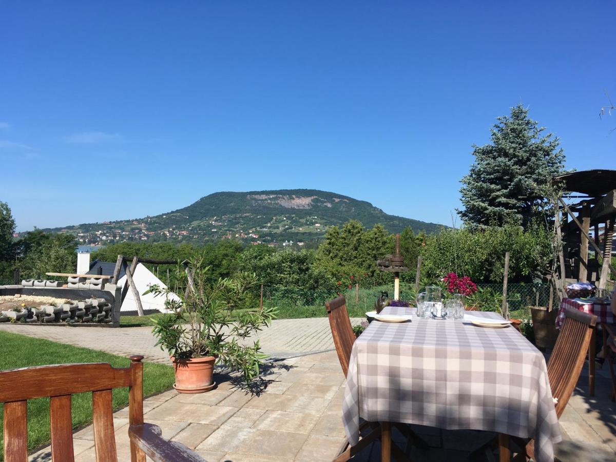 Sipos Borhaz Es Vendeghaz Hotel Badacsonyörs Exterior foto