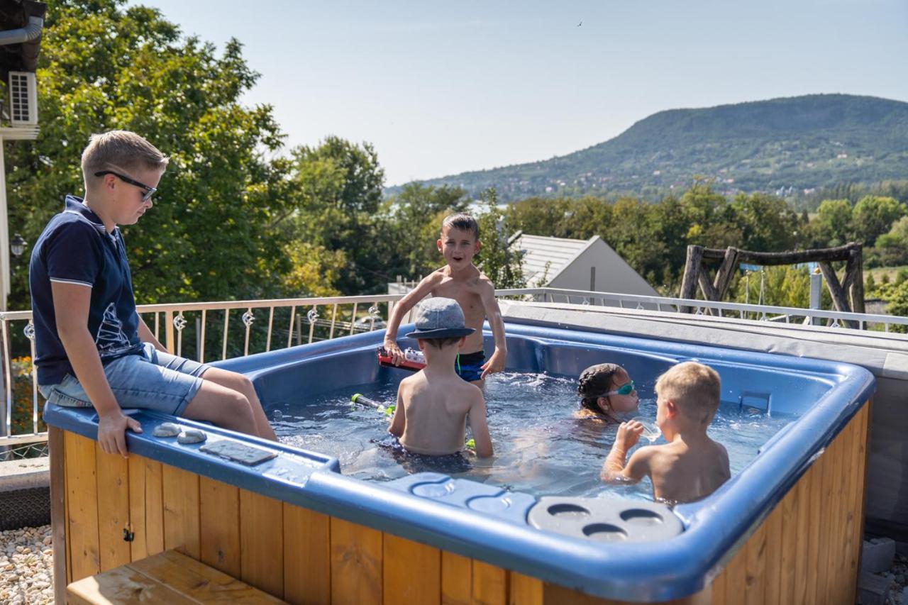 Sipos Borhaz Es Vendeghaz Hotel Badacsonyörs Exterior foto