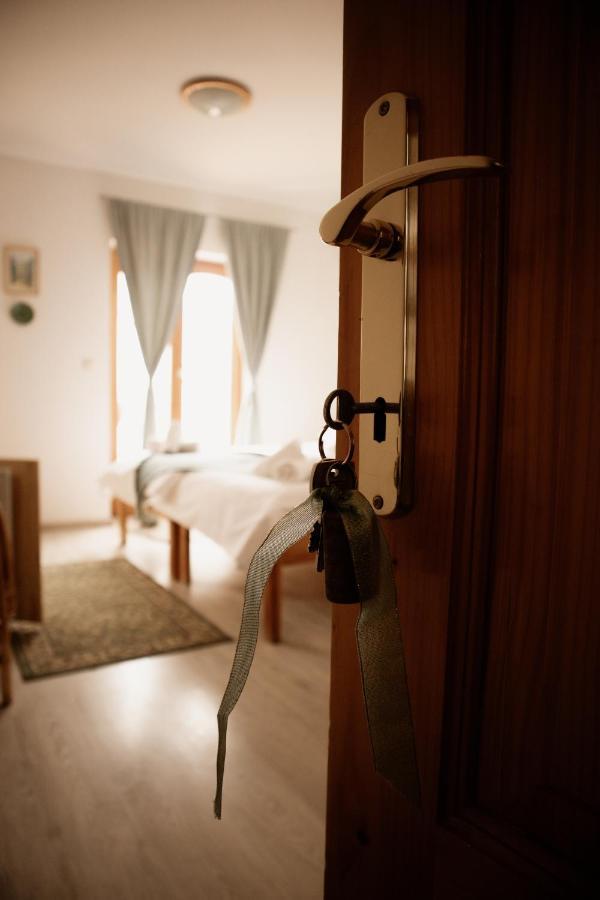 Sipos Borhaz Es Vendeghaz Hotel Badacsonyörs Exterior foto