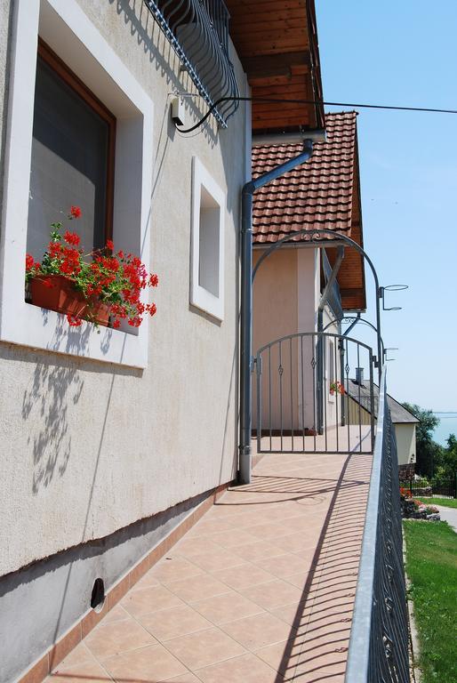Sipos Borhaz Es Vendeghaz Hotel Badacsonyörs Exterior foto