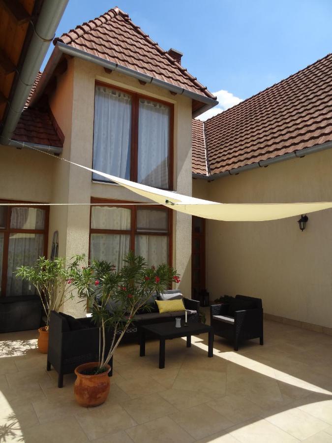 Sipos Borhaz Es Vendeghaz Hotel Badacsonyörs Exterior foto
